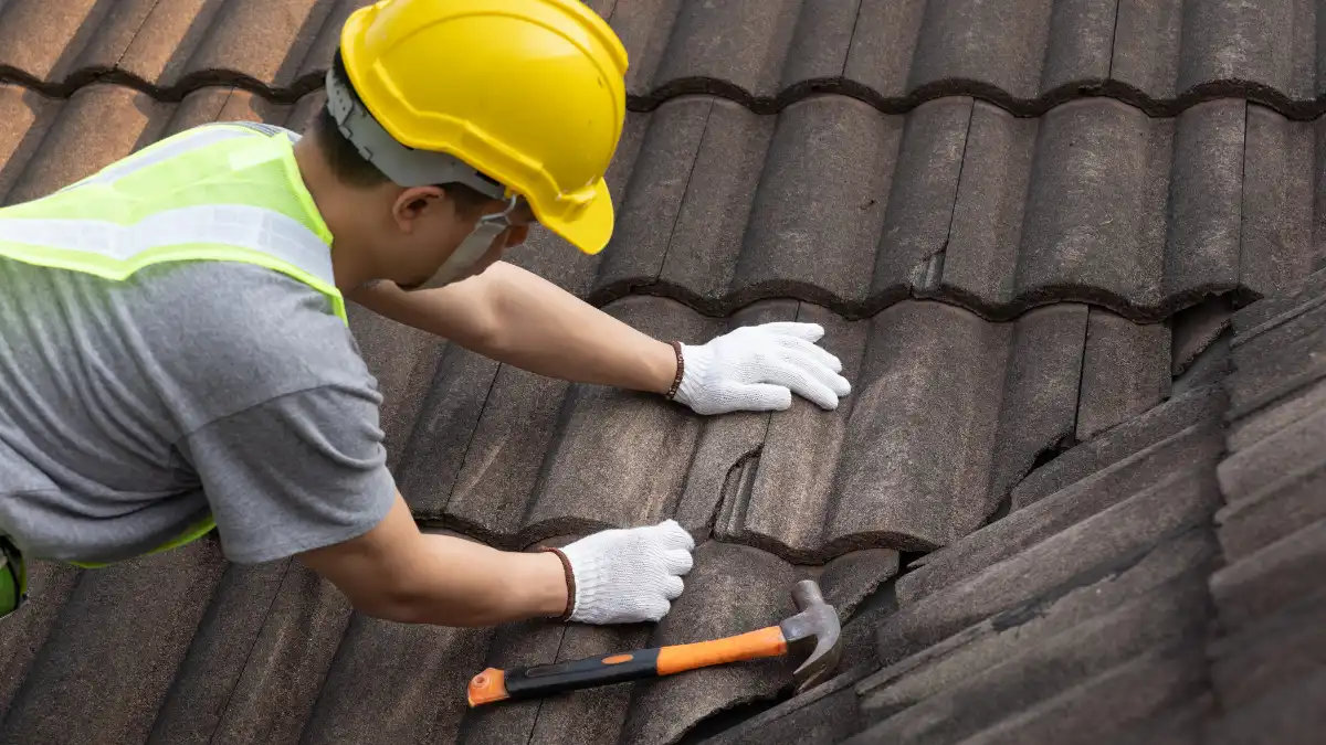 emergency-roof-repair.webp